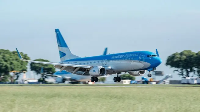 Aerolíneas Argentinas anunció nuevos vuelos nocturnos a precios promocionales: cuestan hasta un 50% menos