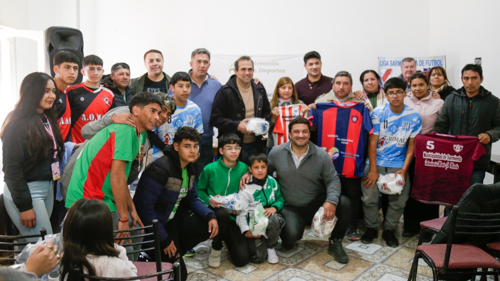 Ligas, clubes y escuelas deportivas de Sarmiento recibieron materiales deportivos