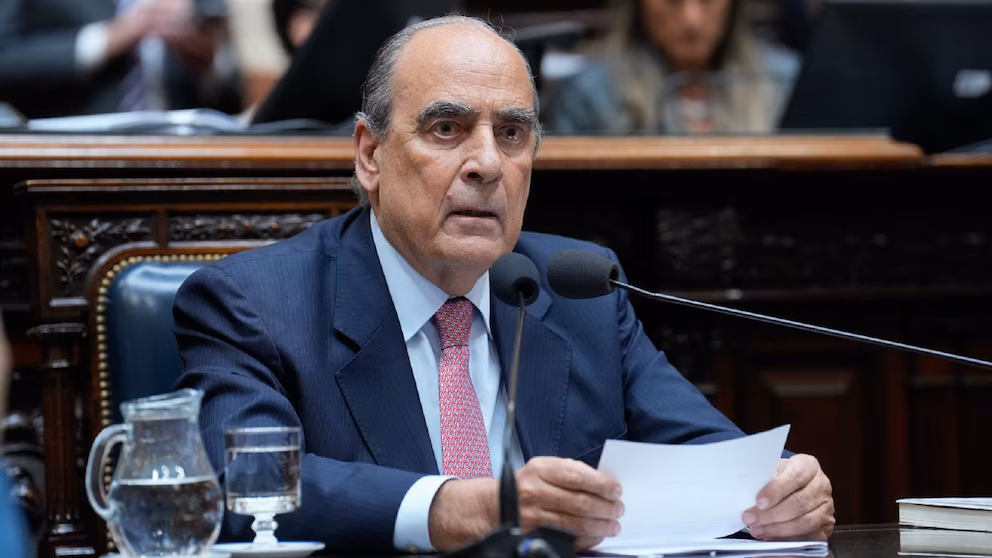 El Senado convocó a Francos para el próximo miércoles, luego de que dejara el recinto cuando una senadora lo llamó “mentiroso”