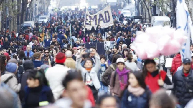 Sindicatos y organizaciones sociales marchan contra el ajuste y los despidos estatales