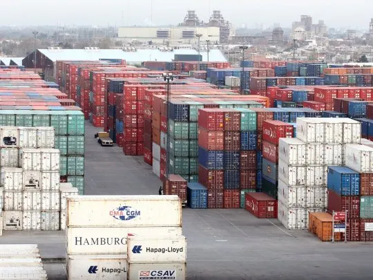 El superávit fiscal primario creció 41% en julio, aunque apareció el primer déficit financiero de 2025 por pago de intereses