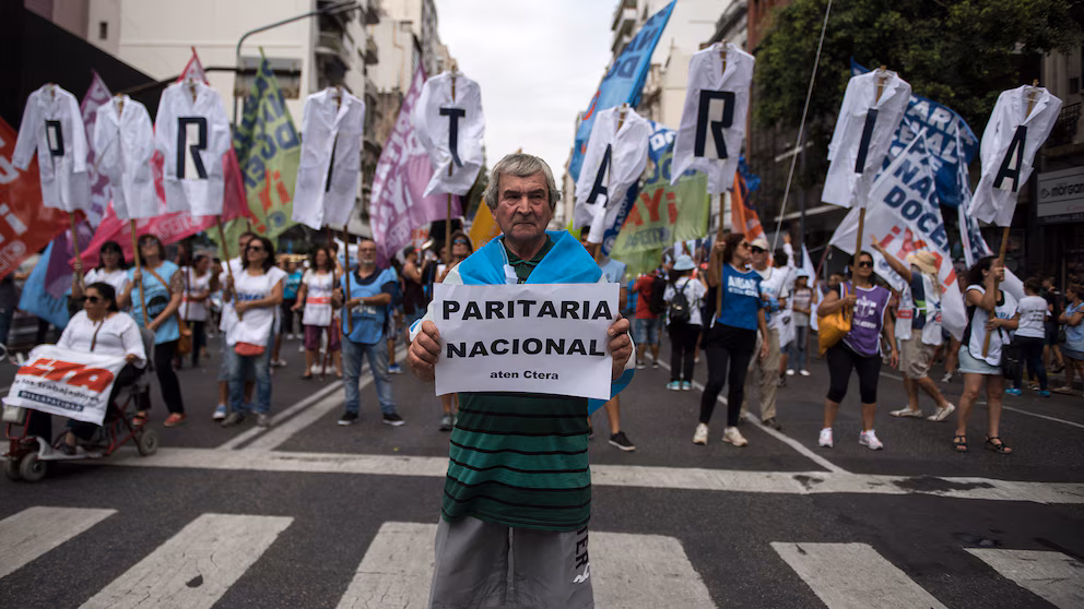 Otro fallo de la justicia laboral contra Milei: obligan al Gobierno a convocar a la paritaria nacional docente