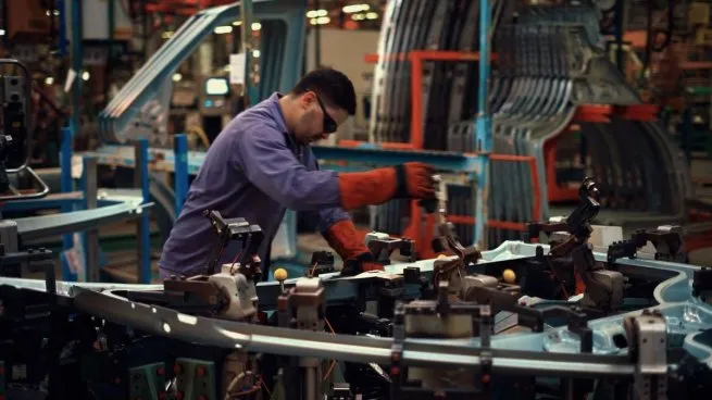 Empresas industriales en alerta: caen pedidos, se complica el crédito y casi no prevén crecimiento del empleo