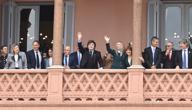 Milei vuelve a la Casa Rosada, las internas que crecen dentro del Gobierno y la jugada que prepara el Peronismo