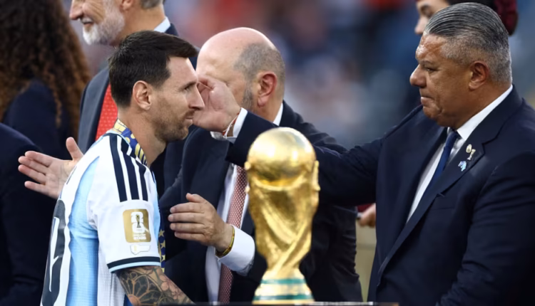 A un mes de la final, Chiqui Tapia apuntó contra quienes acusaron de “traidores” a los jugadores de la Selección
