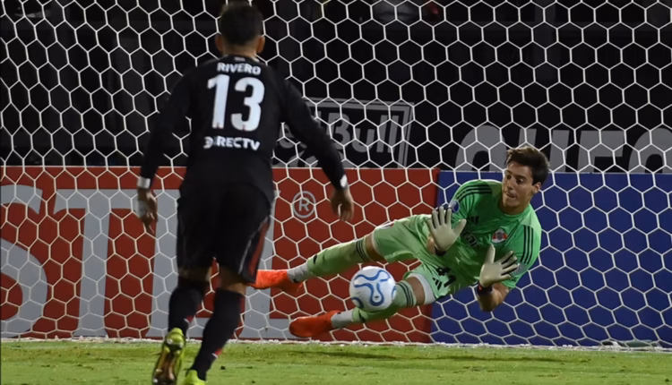 River no pudo en el Monumental, cayó por penales ante Santa Fe y quedó afuera de la Sudamericana