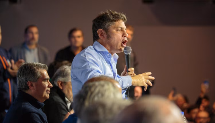 Kicillof visitó Chaco en tono de campaña y criticó a Milei: “Que vaya a estudiar economía de nuevo”