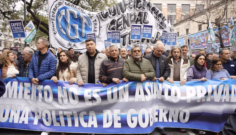 La CGT y las CTA analizan movilizarse este viernes ante Trabajo en reclamo de un fuerte aumento del salario mínimo