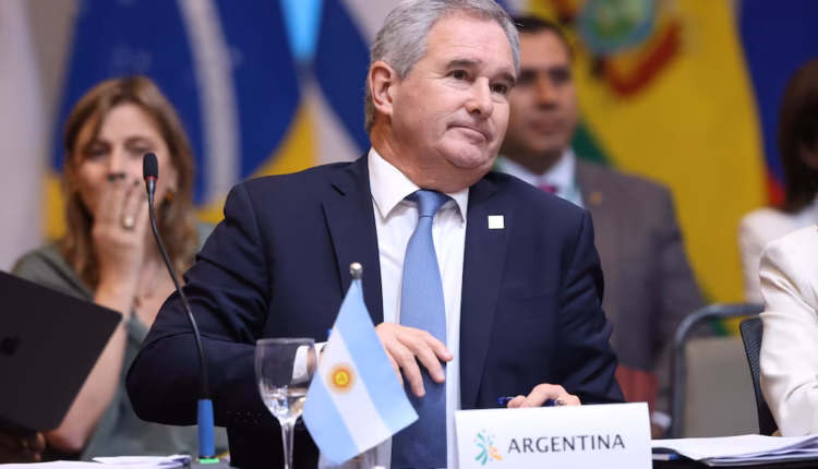 El Gobierno reconoció los tratados con Chile sobre el Estrecho de Magallanes y buscó desactivar un conflicto diplomático con Kast