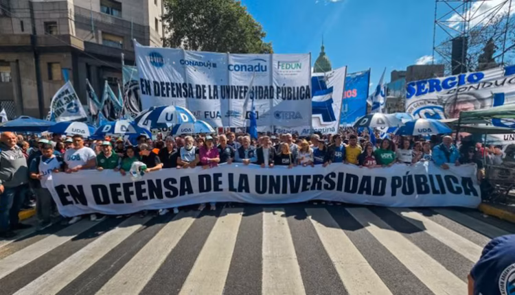 Se reabre el conflicto universitario: los gremios docentes realizarán un paro y reclaman por el financiamiento