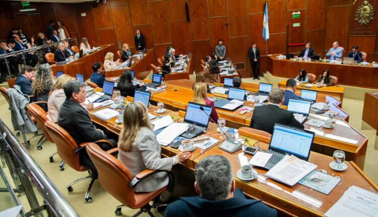 Orrego amplia el Plan Educativo de San Juan con 50.000 computadoras para alumnos y docentes