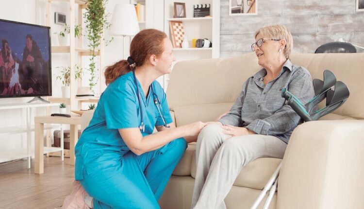 Ponen a disposición un servicio de consejería y orientación médica destinado a personas mayores