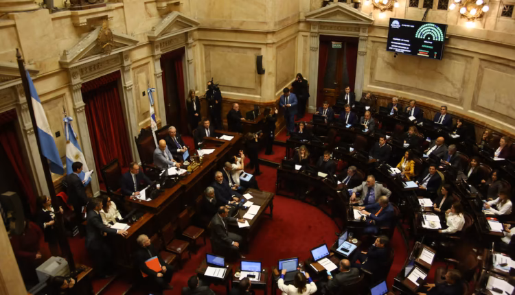 Los senadores cobrarán desde enero más de  millones en bruto