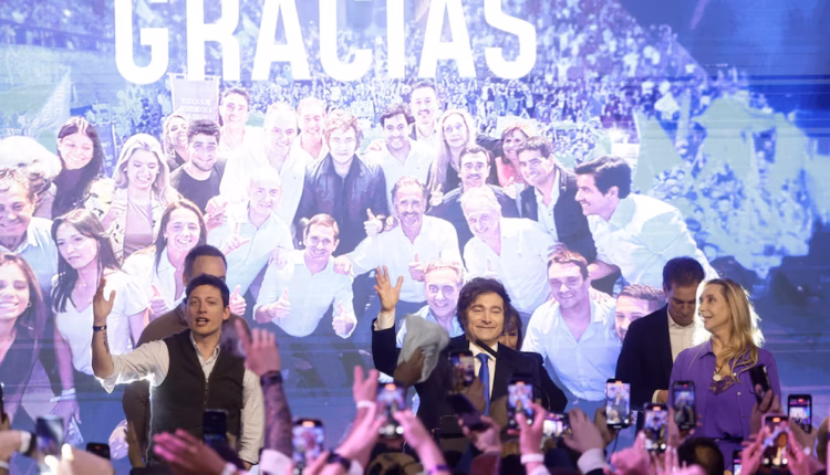 Pintar o no el país de violeta: se reactiva la discusión interna en el Gobierno sobre la estrategia para las elecciones del 2027