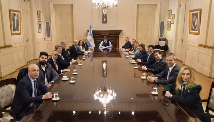 Luego de defender el rumbo ante su Gabinete, Milei se reunirá con legisladores en la previa de dos sesiones importantes en el Congreso