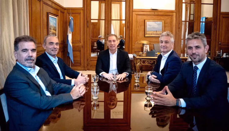 El Gobierno vuelve a reunirse para analizar la estrategia legislativa y mira con cautela la actitud del PRO