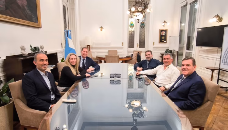 El mapa libertario en la provincia: optimismo en cuatro secciones, dos enigmas y el desafío de achicar la diferencia con el peronismo