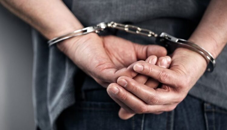 Dictan prisión preventiva a un hombre acusado de abusar de la hija de su expareja durante nueve años