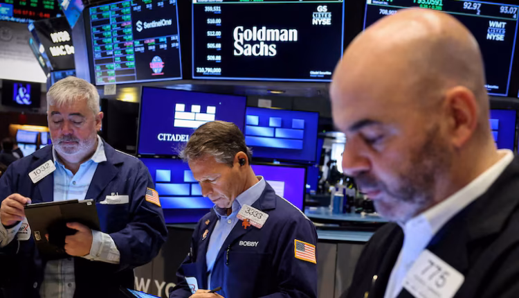 El riesgo país tocó el nivel más alto en tres meses tras una fuerte ola de ventas que sacudió a los mercados globales