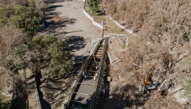 El nuevo puente del Parque de Mayo ya tiene su estructura principal y avanza hacia la etapa final