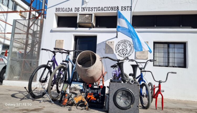 Allanamientos en Marayes: detuvieron a dos hombres y secuestraron droga, herramientas y una réplica de arma