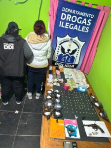 Secuestraron cocaína y un arma frente a una escuela en Rivadavia
