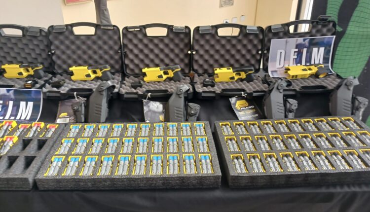 Capacitación y despliegue estratégico: la Policía de San Juan reorganizó 35 pistolas Taser y formó a 120 efectivos