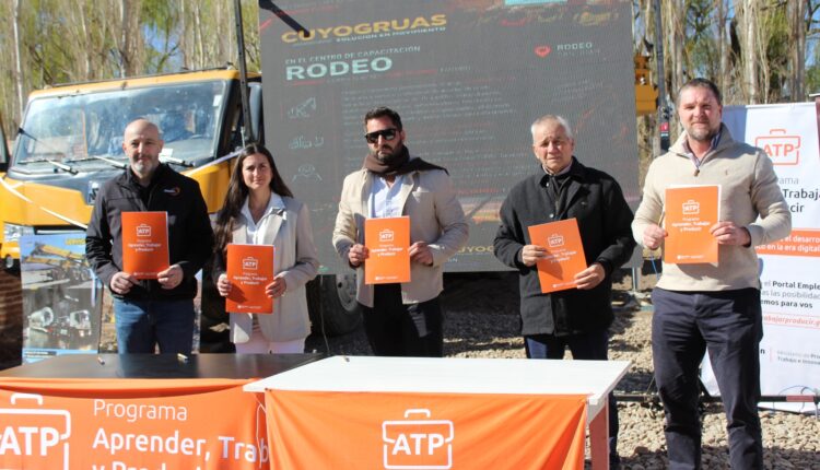 El Ministerio de Producción firmó un Acta Compromiso con empresas proveedoras mineras de Iglesia
