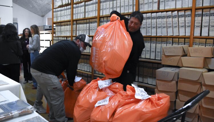Tres toneladas de papel de un Archivo pasaron a disposición de Ambiente