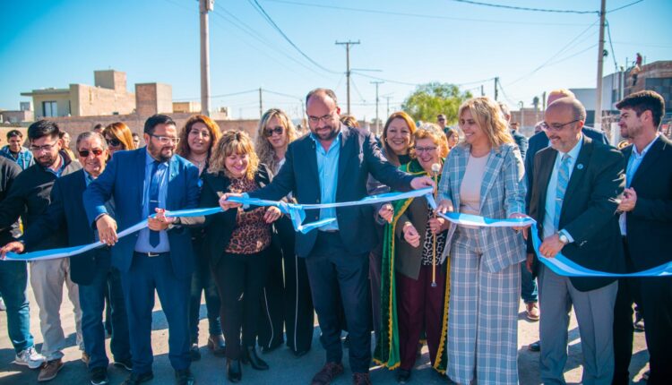 Miodowsky inauguró 11.500 metros cuadrados de pavimento con fondos municipales en calle Malvinas Argentinas
