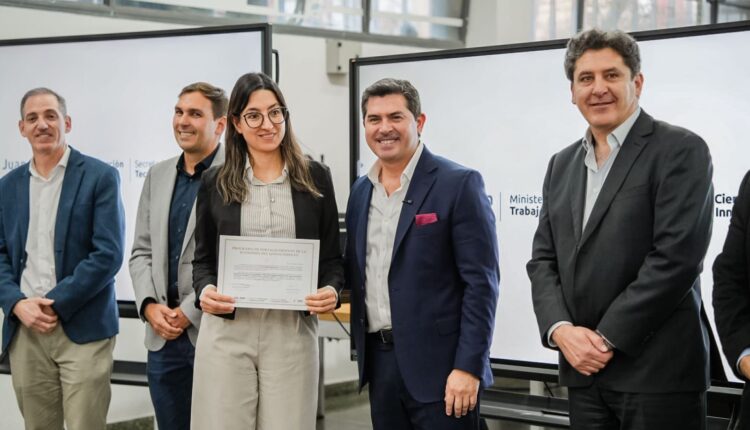Orrego entregó 0 millones para la digitalización de Pymes de San Juan