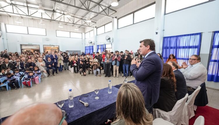 Orrego inauguró la ampliación de una escuela en Difunta Correa que brinda más espacios y herramientas para los estudiantes