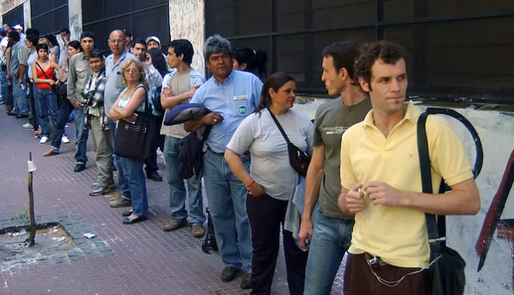 El creciente desempleo es la mayor amenaza política para Milei en la Argentina