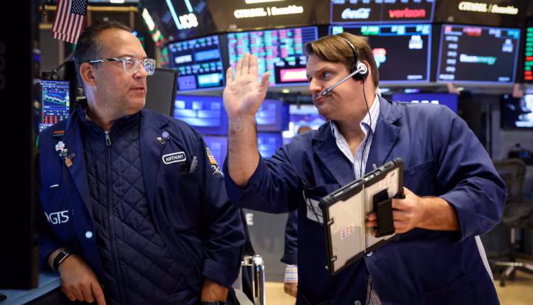 Mercados: caen las acciones y los bonos argentinos, ajenos al sesgo positivo de Wall Street