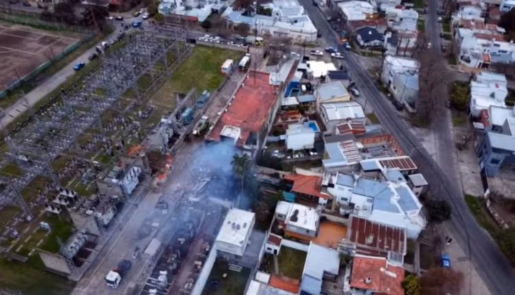 Gran apagón en La Plata: se incendió una central eléctrica y miles de vecinos están sin luz
