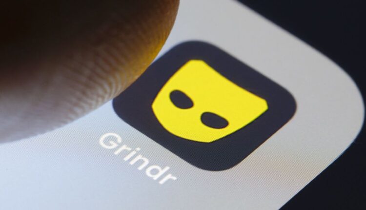Fue a un encuentro pactado por Grindr y denunció que lo retuvieron para exigirle .000