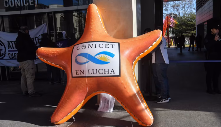 Científicos argentinos convocan a marchar este 12 de agosto