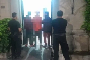 Operativo policial en Capital: sorprendidos fumando marihuana, terminaron detenidos con 33 envoltorios listos para la venta Operativo policial en Capital: sorprendidos fumando marihuana, terminaron detenidos con 33 envoltorios listos para la venta