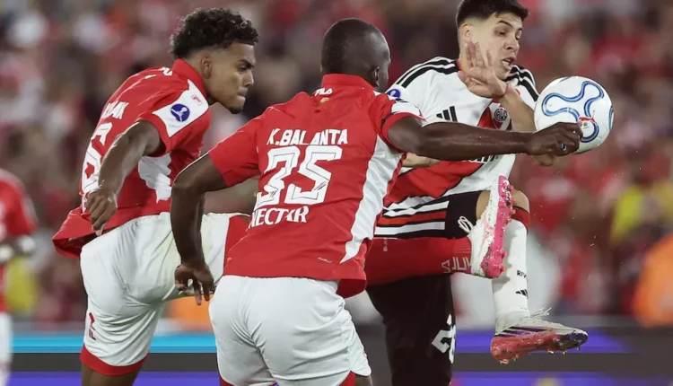 Empate sin goles de River ante Independiente Santa Fe en Bogotá por la Copa Sudamericana