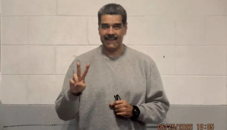 Nicolás Maduro reapareció en las redes y difundió las primeras fotos de su estadía en la cárcel