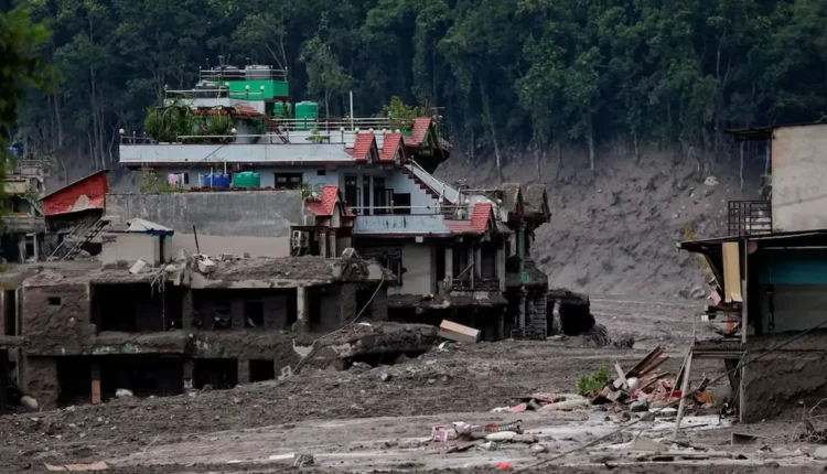 Nepal y China elevan la cifra de víctimas del colapso de un glaciar: 273 muertos y más de 1.400 desaparecidos