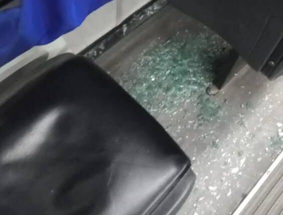 Una joven resultó herida tras un ataque a piedrazos contra un colectivo en San Martín