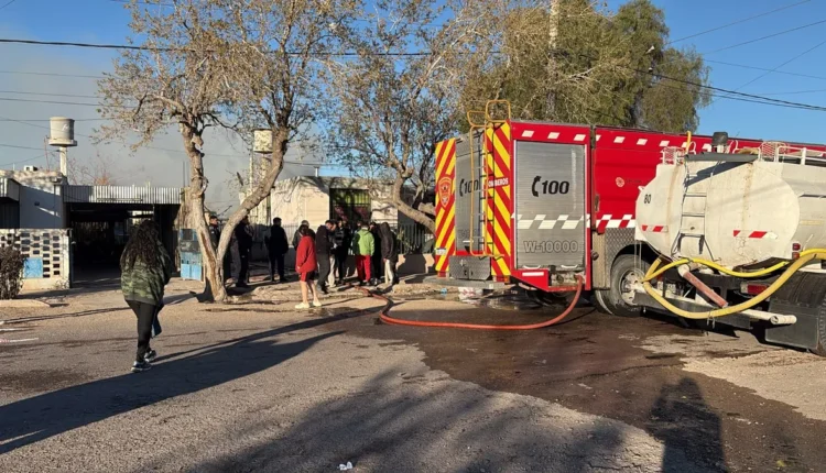Un incendio destruyó cuatro viviendas precarias y dejó a cinco familias sin nada