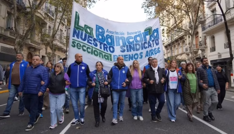La Bancaria cerró un nuevo aumento y el salario inicial supera los 2,5 millones de pesos
