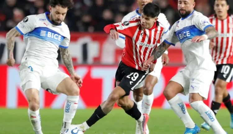 Con Fabricio Pérez como titular, Estudiantes no pudo sostener la ventaja y empató ante Universidad Católica