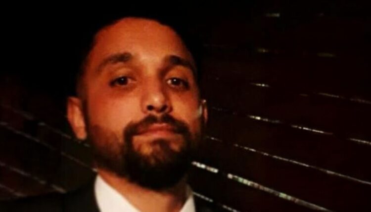 Un funcionario judicial fue sorprendido por la Policía orinando en la calle y terminó con el tabique fracturado
