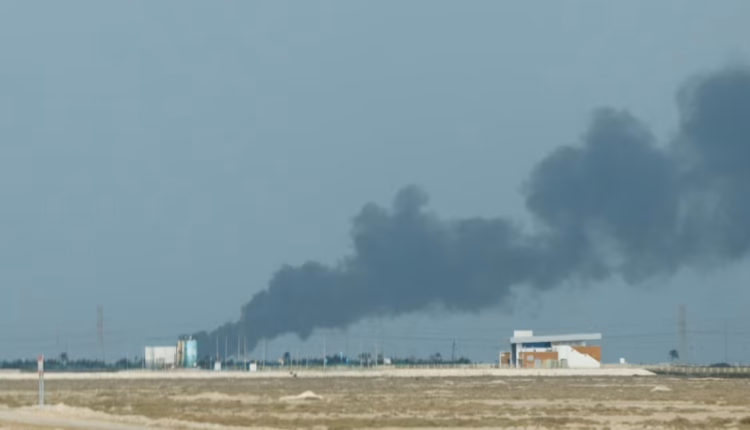 Nuevo ataque de los rebeldes hutíes: lanzaron drones contra una refinería de Aramco en Arabia Saudita