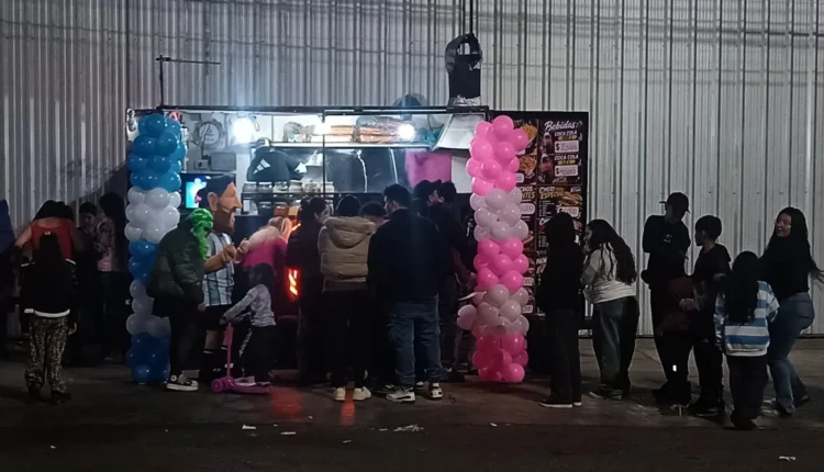 Se disfrazaron de Messi y princesas y regalaron más de 200 panchos a los chicos de Rawson