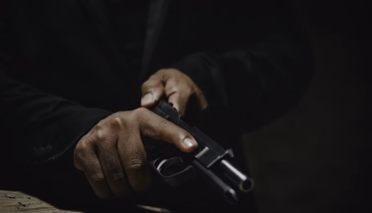Fue a buscar un pasajero de Uber y lo asaltaron a punta de pistola: un adolescente fue aprehendido