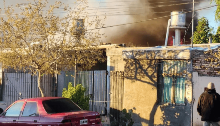 Hypótesis de explosión de garrafa o cortocircuito tras un voraz incendio en Rawson
